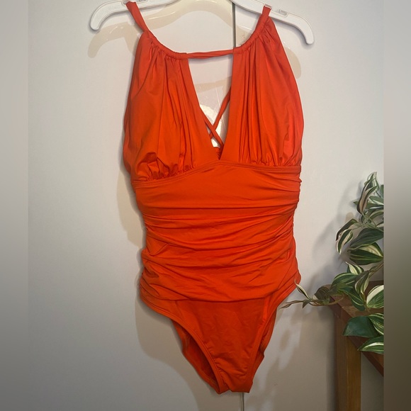 La Blanca One-Piece Swimsuit - Picture 3 of 5